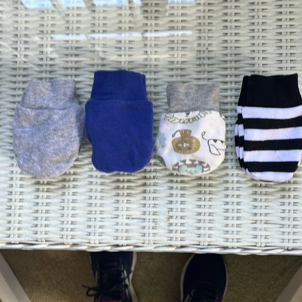 4 Assorted prints and solids newborn mitts